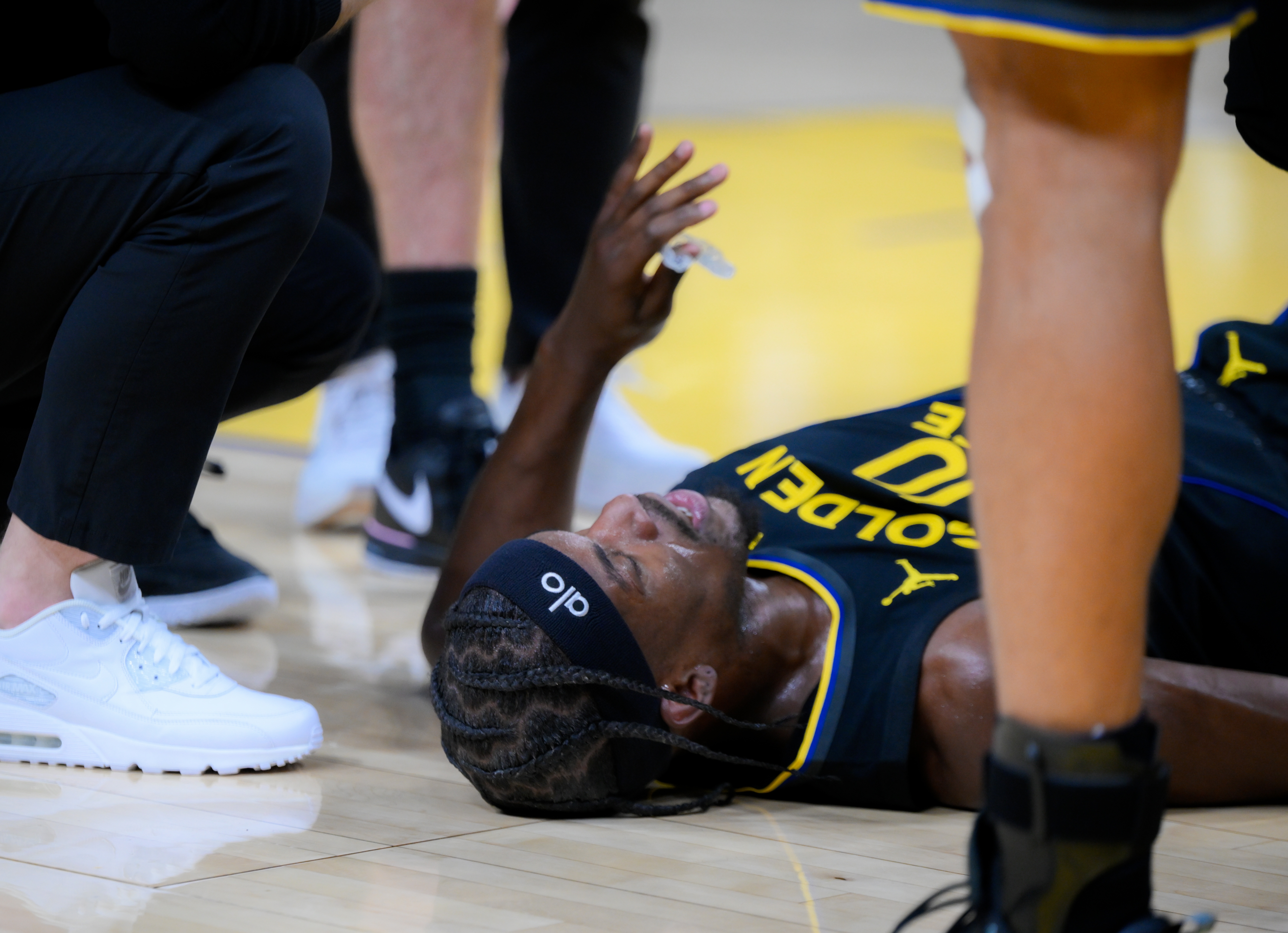 TA:勇士已经明确告诉巴特勒 他们会在未来一年里全力支持他康复