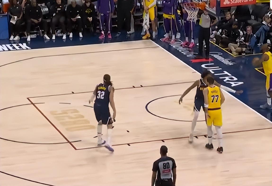 乐鱼游戏-艾顿伤退！湖人16分大逆转，詹姆斯创2大NBA神迹，东契奇大号三双