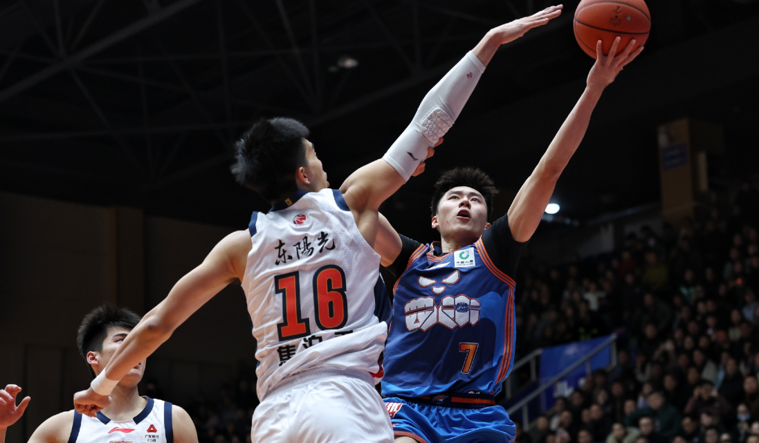 乐鱼平台-破案！胡明轩状态一好，徐杰却又摆烂原因找到，媒体人说出大实话